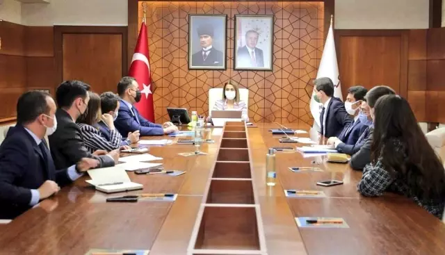 Vali Becel başkanlığında 'Pandemi değerlendirme toplantısı' yapıldı Vali Becel başkanlığında 'Pandemi değerlendirme toplantısı' yapıldı