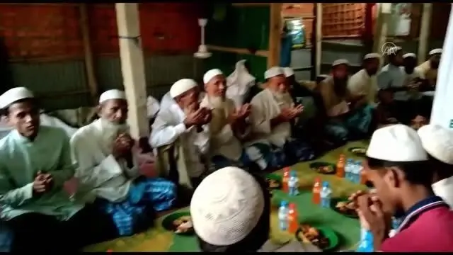 Valide İnsani Yardım Derneği'nden Bangladeş'e sığınan Arakanlı Müslümanlar için iftar organizasyonu Valide İnsani Yardım Derneği'nden Bangladeş'e sığınan Arakanlı Müslümanlar için iftar organizasyonu