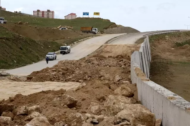Van Büyükşehir Belediyesi TOKİ yolundaki çalışmalarını sürdürüyor Van Büyükşehir Belediyesi TOKİ yolundaki çalışmalarını sürdürüyor
