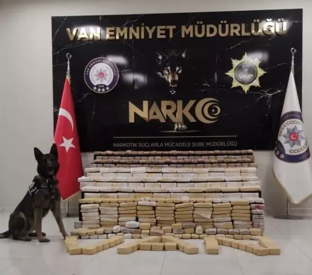 Kamyonette 216 kilo eroin ele geçirildi Kamyonette 216 kilo eroin ele geçirildi