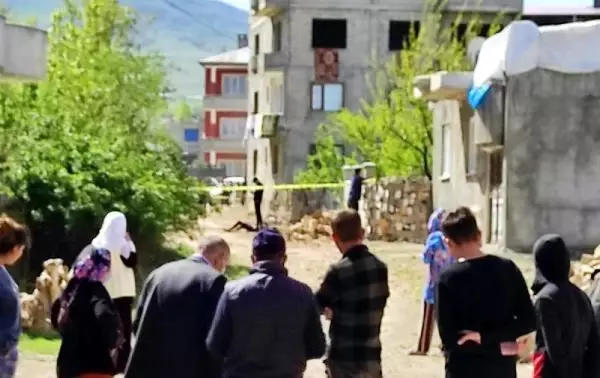 VAN'DA SOKAKTA YANMIŞ ERKEK CESEDİ BULUNDU VAN'DA SOKAKTA YANMIŞ ERKEK CESEDİ BULUNDU