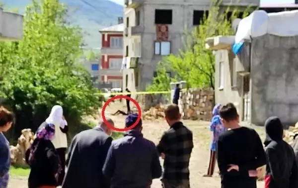 VAN'DA SOKAKTA YANMIŞ ERKEK CESEDİ BULUNDU VAN'DA SOKAKTA YANMIŞ ERKEK CESEDİ BULUNDU