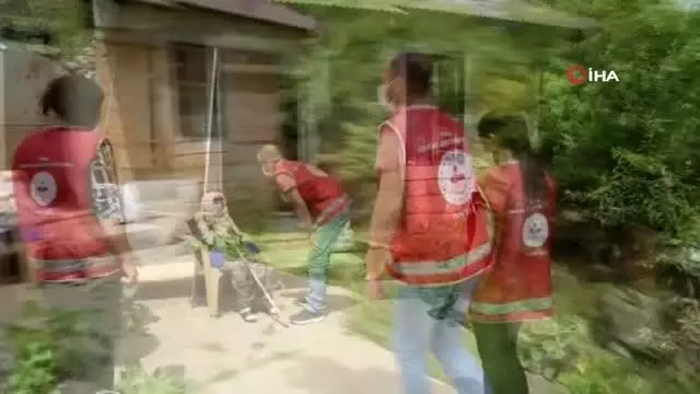 Vefa Sosyal Destek Grubu 90 yaşındaki Gazel ninenin evini temizledi Vefa Sosyal Destek Grubu 90 yaşındaki Gazel ninenin evini temizledi