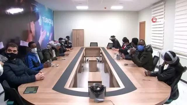Yabancı öğrenciler Türkçeyi sanal gerçeklikle öğreniyor Yabancı öğrenciler Türkçeyi sanal gerçeklikle öğreniyor
