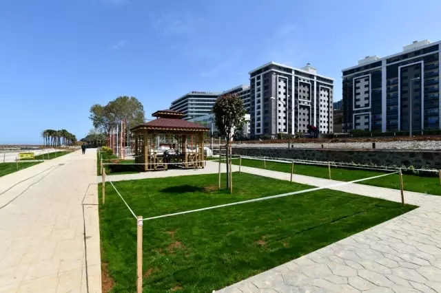Trabzon'da yeni yapılan Yalıncak plajında çalışmalar devam ediyor Trabzon'da yeni yapılan Yalıncak plajında çalışmalar devam ediyor