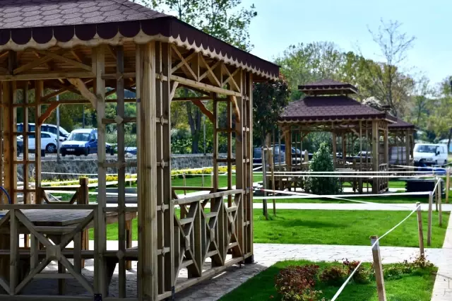 Trabzon'da yeni yapılan Yalıncak plajında çalışmalar devam ediyor Trabzon'da yeni yapılan Yalıncak plajında çalışmalar devam ediyor