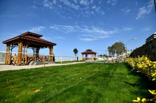 Trabzon'da yeni yapılan Yalıncak plajında çalışmalar devam ediyor Trabzon'da yeni yapılan Yalıncak plajında çalışmalar devam ediyor