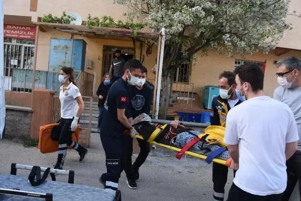 Yaşlı kadını kurtarmak için seferber oldular Yaşlı kadını kurtarmak için seferber oldular