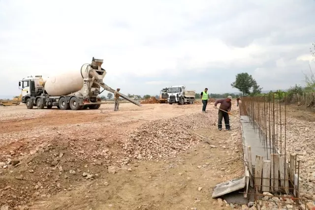 Yeni hayvan pazarına ulaşım için yollar açılıyor Yeni hayvan pazarına ulaşım için yollar açılıyor