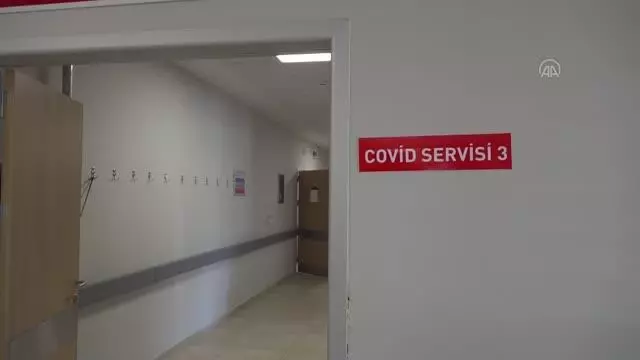 Yoğun bakımda dahi evlilik yıl dönümünü unutmayan Kovid-19 hastası hem sağlığına hem eşine kavuştu Yoğun bakımda dahi evlilik yıl dönümünü unutmayan Kovid-19 hastası hem sağlığına hem eşine kavuştu