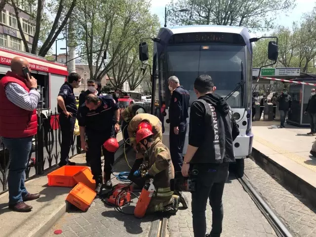 Yolun karşısına geçmek isterken tramvayın altında kaldı Yolun karşısına geçmek isterken tramvayın altında kaldı