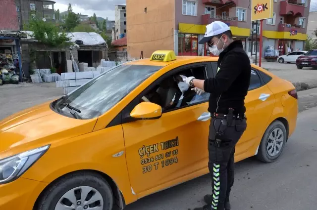 Yüksekova polisinden korona virüse karşı sıkı denetim Yüksekova polisinden korona virüse karşı sıkı denetim