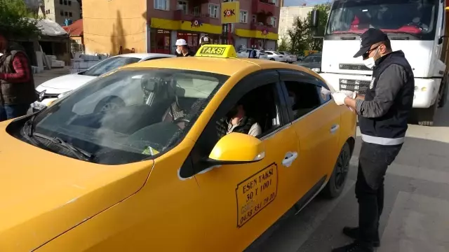 Yüksekova polisinden korona virüse karşı sıkı denetim Yüksekova polisinden korona virüse karşı sıkı denetim
