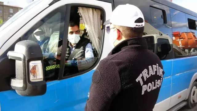 Yüksekova polisinden korona virüse karşı sıkı denetim Yüksekova polisinden korona virüse karşı sıkı denetim