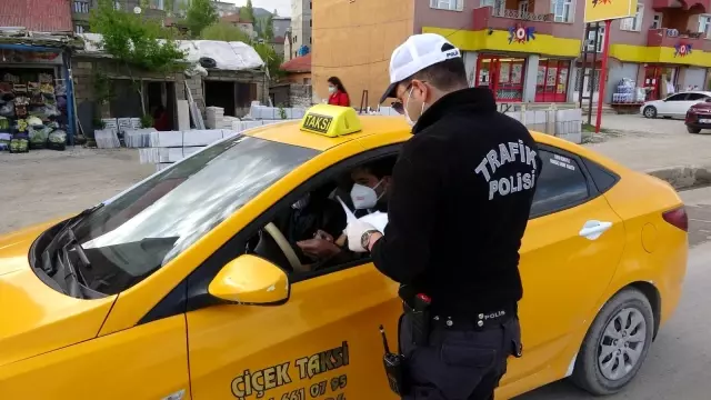 Yüksekova polisinden korona virüse karşı sıkı denetim Yüksekova polisinden korona virüse karşı sıkı denetim