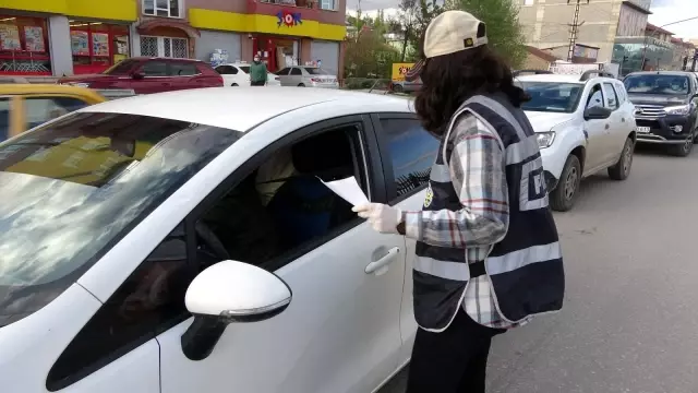 Yüksekova polisinden korona virüse karşı sıkı denetim Yüksekova polisinden korona virüse karşı sıkı denetim