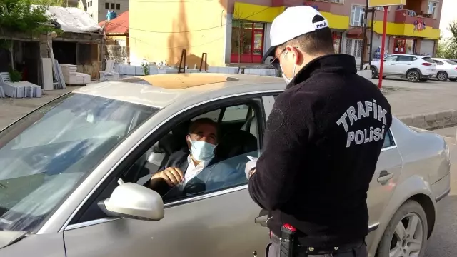 Yüksekova polisinden korona virüse karşı sıkı denetim Yüksekova polisinden korona virüse karşı sıkı denetim