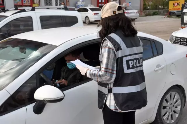 Yüksekova polisinden korona virüse karşı sıkı denetim Yüksekova polisinden korona virüse karşı sıkı denetim