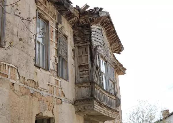 YUNAN ORDUSUNUN KARARGAH OLARAK KULLANDIĞI TARİHİ KONAK YIKILMAK ÜZERE YUNAN ORDUSUNUN KARARGAH OLARAK KULLANDIĞI TARİHİ KONAK YIKILMAK ÜZERE