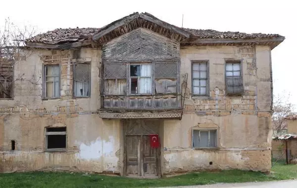 YUNAN ORDUSUNUN KARARGAH OLARAK KULLANDIĞI TARİHİ KONAK YIKILMAK ÜZERE YUNAN ORDUSUNUN KARARGAH OLARAK KULLANDIĞI TARİHİ KONAK YIKILMAK ÜZERE