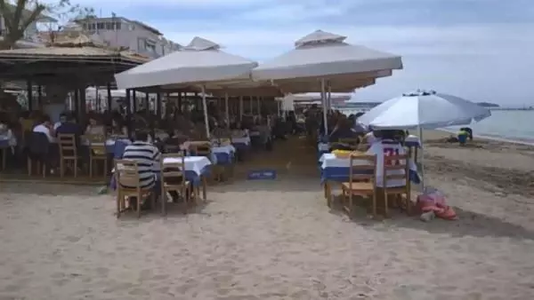 Yunanistan'da restoran ve kafeler yeniden açıldı Yunanistan'da restoran ve kafeler yeniden açıldı