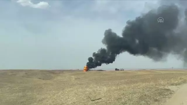 Son dakika haber... 2 petrol kuyusuna DEAŞ saldırısı: 1 ölü, 2 yaralı Son dakika haber... 2 petrol kuyusuna DEAŞ saldırısı: 1 ölü, 2 yaralı