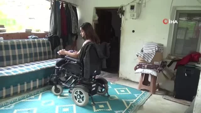 28 yaşındaki engelli genç kız yürüyebilmek için yardım bekliyor