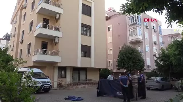 4 KATLI APARTMANIN ÇATI KATINDAN ATLAYARAK YAŞAMINA SON VERDİ 4 KATLI APARTMANIN ÇATI KATINDAN ATLAYARAK YAŞAMINA SON VERDİ