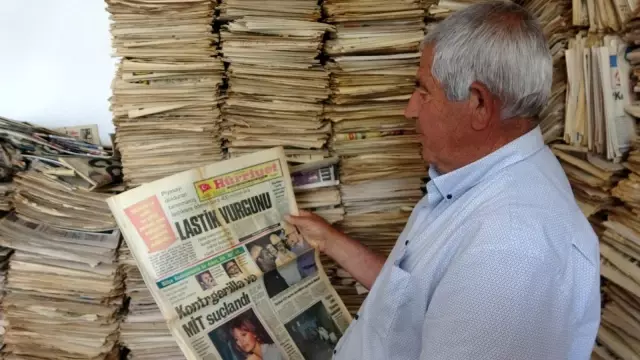 53 yıldır okuduğu gazeteleri arşivliyor 53 yıldır okuduğu gazeteleri arşivliyor
