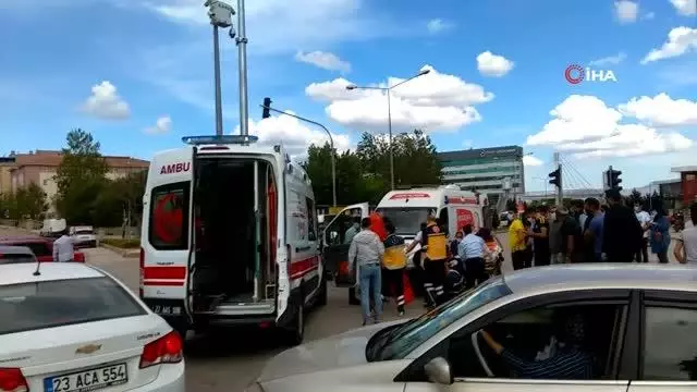 Son dakika haberleri! Ambulans ile otomobil çarpıştı: 2 yaralı Son dakika haberleri! Ambulans ile otomobil çarpıştı: 2 yaralı