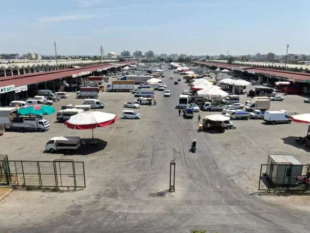 Antalya halinde semt pazarı hareketliliği başladı Antalya halinde semt pazarı hareketliliği başladı