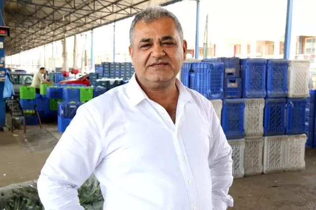Antalya halinde semt pazarı hareketliliği başladı Antalya halinde semt pazarı hareketliliği başladı
