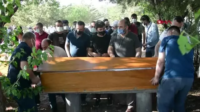 Son dakika gündem: ANTALYA KAZADA YANARAK ÖLEN KUZENLER TOPRAĞA VERİLDİ Son dakika gündem: ANTALYA KAZADA YANARAK ÖLEN KUZENLER TOPRAĞA VERİLDİ