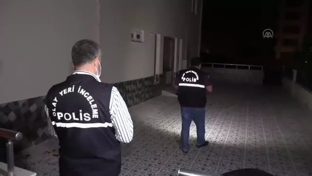 Apartman bahçesinde bıçaklanan iki kardeş hastaneye kaldırıldı Apartman bahçesinde bıçaklanan iki kardeş hastaneye kaldırıldı