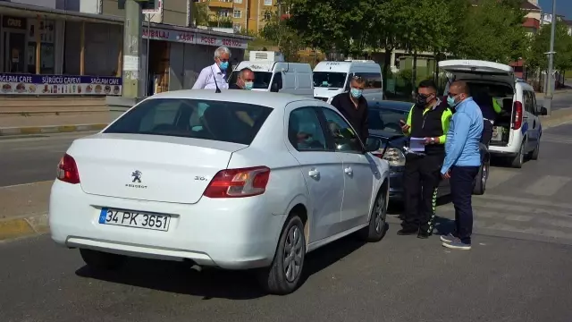 Arka arkaya giden iki otomobil çarpıştı: 1 yaralı Arka arkaya giden iki otomobil çarpıştı: 1 yaralı