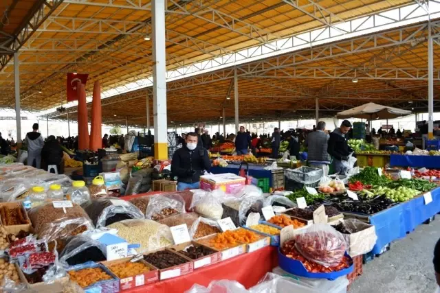 Ayvalık'ta Cumartesi günü tüm pazaryerleri açık Ayvalık'ta Cumartesi günü tüm pazaryerleri açık