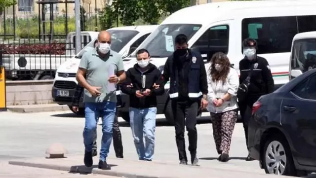 Babasını bıçaklayarak öldüren şahıs, korkunç cinayeti annesiyle planlamış Babasını bıçaklayarak öldüren şahıs, korkunç cinayeti annesiyle planlamış