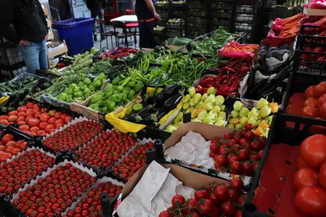 (İSTANBUL - Özel) Bayrampaşa sebze ve meyve halinde esnaf dertli (İSTANBUL - Özel) Bayrampaşa sebze ve meyve halinde esnaf dertli