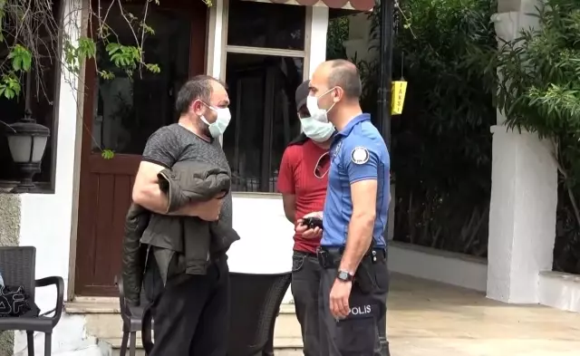 Belgesiz yakalandı, 'Ceza kesemezsiniz' deyip polisi çileden çıkardı Belgesiz yakalandı, 'Ceza kesemezsiniz' deyip polisi çileden çıkardı