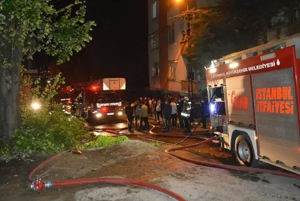 İSTANBUL-BEYOĞLU'NDA GECEKONDU ALEV ALEV YANDI İSTANBUL-BEYOĞLU'NDA GECEKONDU ALEV ALEV YANDI