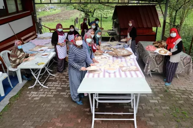 Bir hamleyle köyü dijital AVM'ye çevirdiler! Kooperatif kuran kadınlar, yöresel ürünlerini tüm Türkiye'ye satıyor Bir hamleyle köyü dijital AVM'ye çevirdiler! Kooperatif kuran kadınlar, yöresel ürünlerini tüm Türkiye'ye satıyor