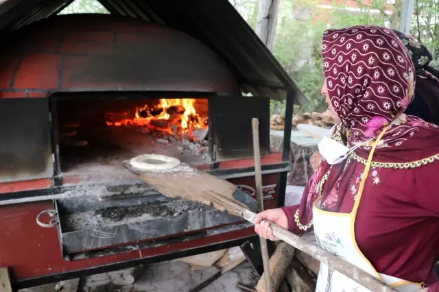 Bir hamleyle köyü dijital AVM'ye çevirdiler! Kooperatif kuran kadınlar, yöresel ürünlerini tüm Türkiye'ye satıyor Bir hamleyle köyü dijital AVM'ye çevirdiler! Kooperatif kuran kadınlar, yöresel ürünlerini tüm Türkiye'ye satıyor