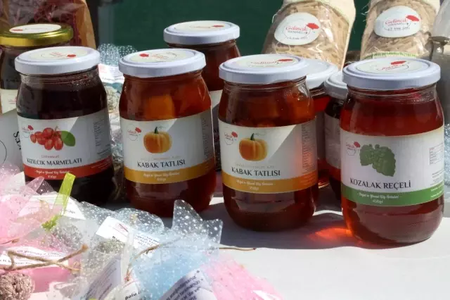 Bir hamleyle köyü dijital AVM'ye çevirdiler! Kooperatif kuran kadınlar, yöresel ürünlerini tüm Türkiye'ye satıyor Bir hamleyle köyü dijital AVM'ye çevirdiler! Kooperatif kuran kadınlar, yöresel ürünlerini tüm Türkiye'ye satıyor