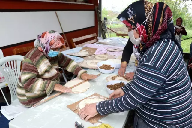 Bir hamleyle köyü dijital AVM'ye çevirdiler! Kooperatif kuran kadınlar, yöresel ürünlerini tüm Türkiye'ye satıyor Bir hamleyle köyü dijital AVM'ye çevirdiler! Kooperatif kuran kadınlar, yöresel ürünlerini tüm Türkiye'ye satıyor