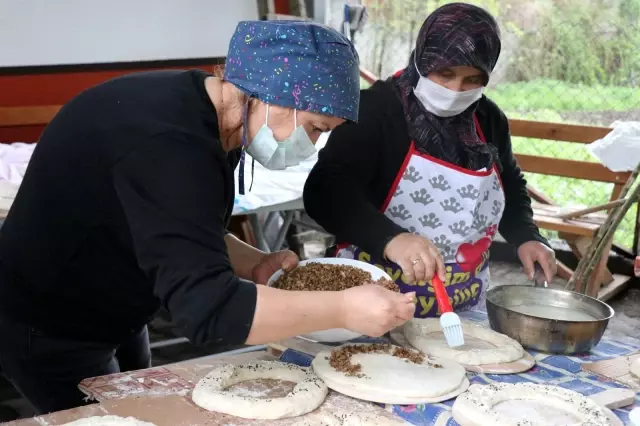 Bir hamleyle köyü dijital AVM'ye çevirdiler! Kooperatif kuran kadınlar, yöresel ürünlerini tüm Türkiye'ye satıyor Bir hamleyle köyü dijital AVM'ye çevirdiler! Kooperatif kuran kadınlar, yöresel ürünlerini tüm Türkiye'ye satıyor