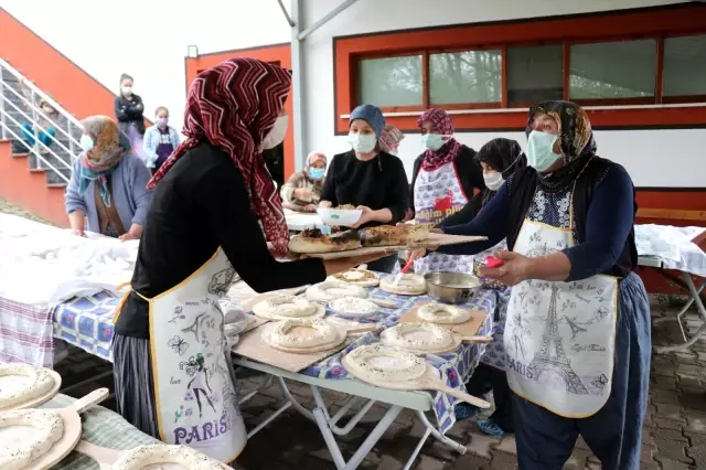 Bir hamleyle köyü dijital AVM'ye çevirdiler! Kooperatif kuran kadınlar, yöresel ürünlerini tüm Türkiye'ye satıyor Bir hamleyle köyü dijital AVM'ye çevirdiler! Kooperatif kuran kadınlar, yöresel ürünlerini tüm Türkiye'ye satıyor