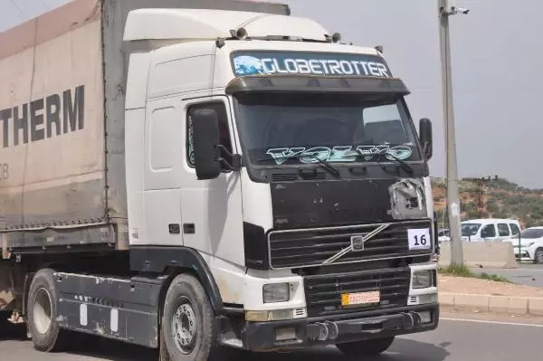 HATAY BM'DEN İDLİB'E 79 TIR İNSANİ YARDIM HATAY BM'DEN İDLİB'E 79 TIR İNSANİ YARDIM