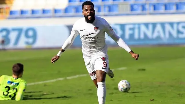Boupendza: Lemina bana Galatasaray'a transfer olmam gerektiğini söyledi Boupendza: Lemina bana Galatasaray'a transfer olmam gerektiğini söyledi
