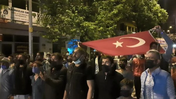Bursa'da Roman vatandaşlar, Suriye'de intihar eden asker için eylem yaptı