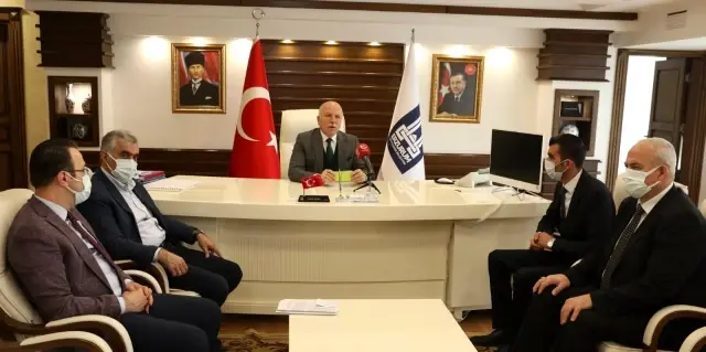 Büyükşehir'den pandemiden etkilenen esnafa alışveriş çeki desteği Büyükşehir'den pandemiden etkilenen esnafa alışveriş çeki desteği